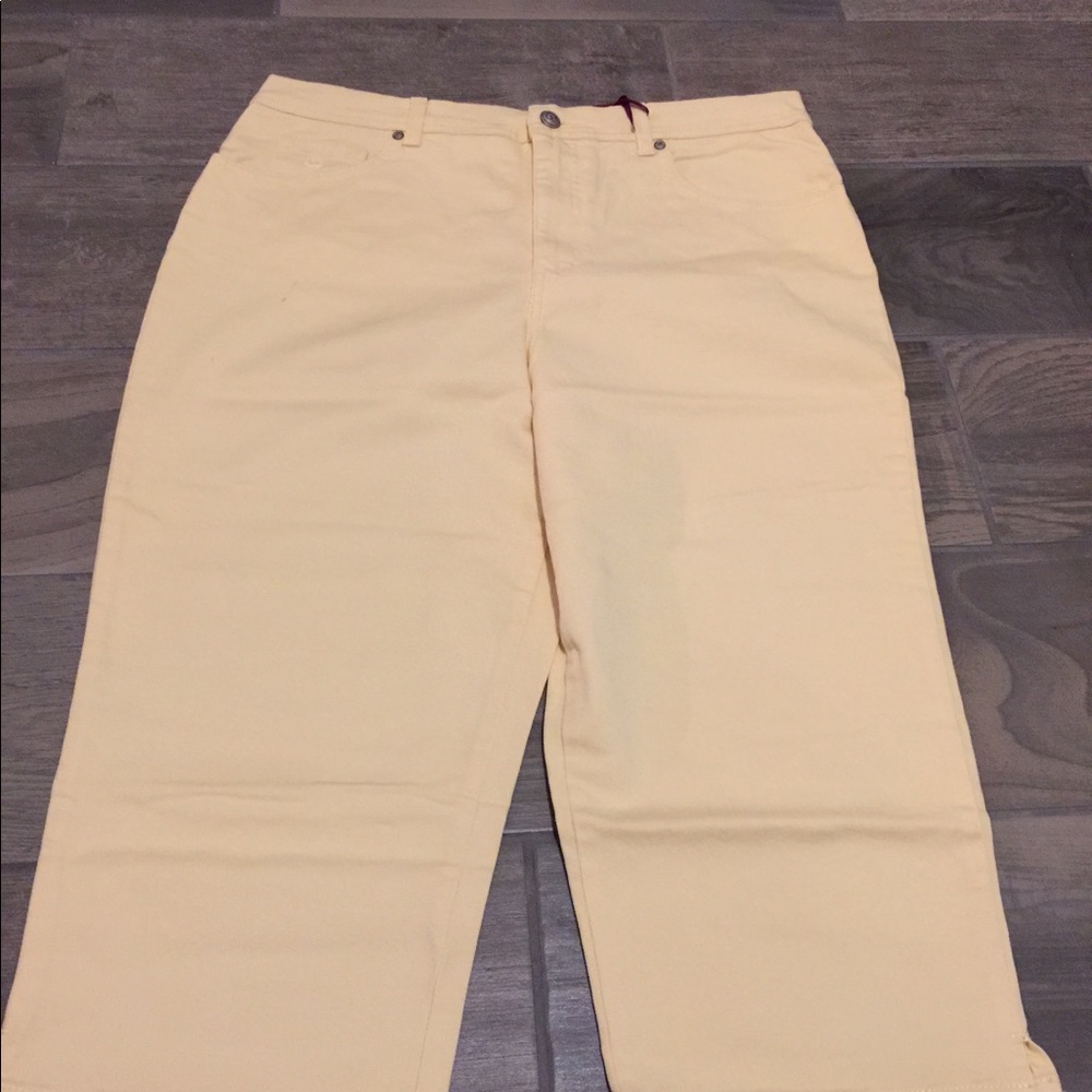 Gloria Vanderbilt Capris